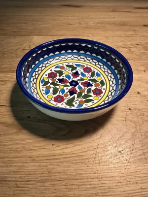 Schaal 18 cm. Bloemen