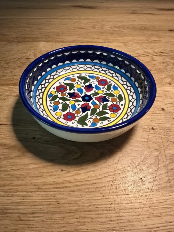 Schaal 18 cm. Bloemen